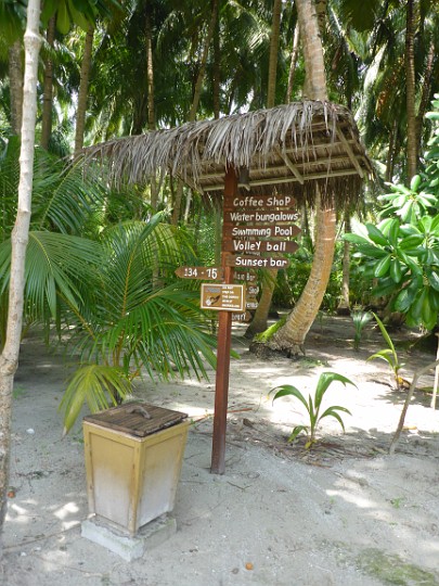 P1050569.JPG - Wegweiser. Aber auch ohne diese fiundet man sich auf der Insel zurecht.