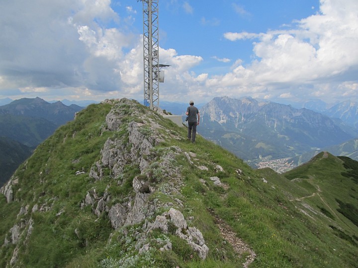 IMG_2694.jpg - Wir gehen wieder zurück zum Gipfel, und...                               