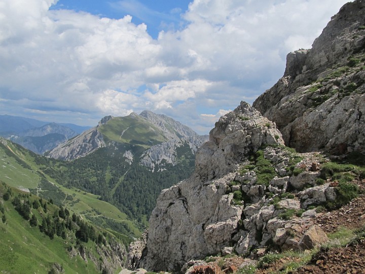 IMG_2701.jpg - Seitenblick zum Hochturm (Ziel 2006 und 2013)                             