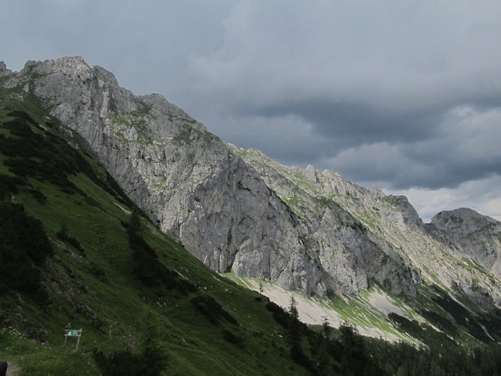 IMG_2722.jpg - Hier machen wir eine kurze Rast.                                                       