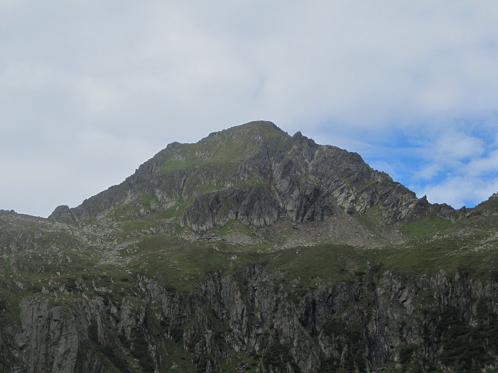 IMG_3198.jpg - Hochstubofen (2385m). Hier hinauf bin ich im Nebel über den linken Grat aufgestiegen.                                                            