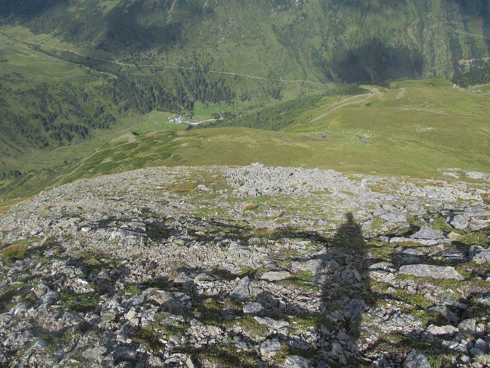 IMG_3335.jpg - Und nun geht es sehr sehr steil auf die Funklböden runter.                               