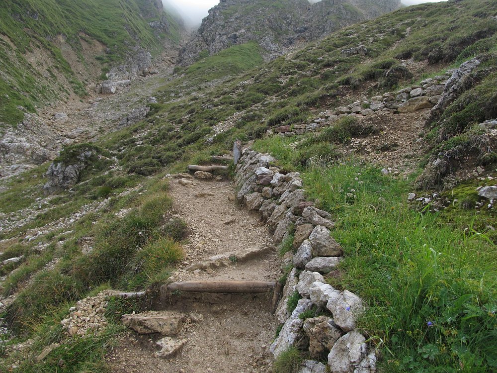 IMG_3582.jpg - Der Weg ist immer gut ausgebaut.                               