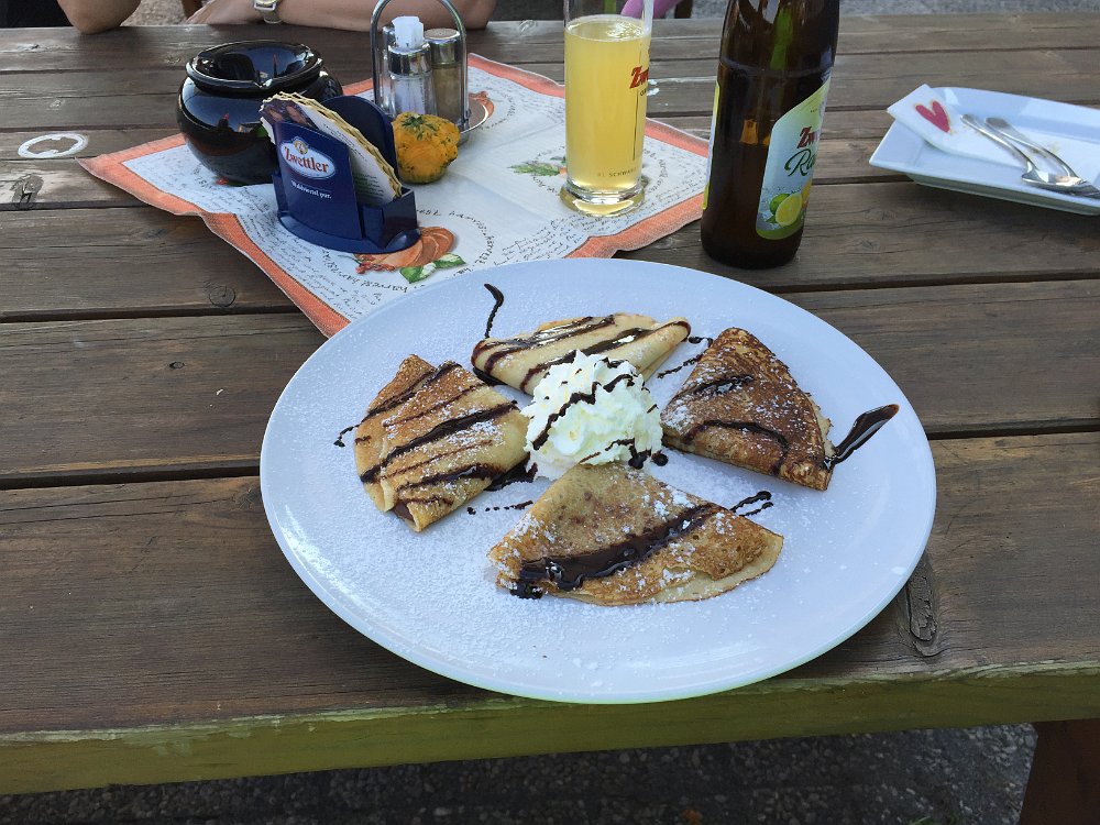 IMG_2150.JPG - Aber auch der Ausblick auf den Teller mit Nutellapalatschinken ist nett..