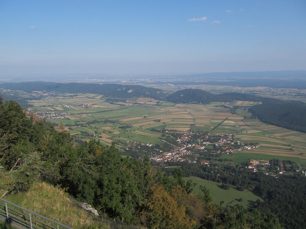 IMG_3789.jpg - Auf der Terrasse hat man einen herrlichen Ausblick.                               