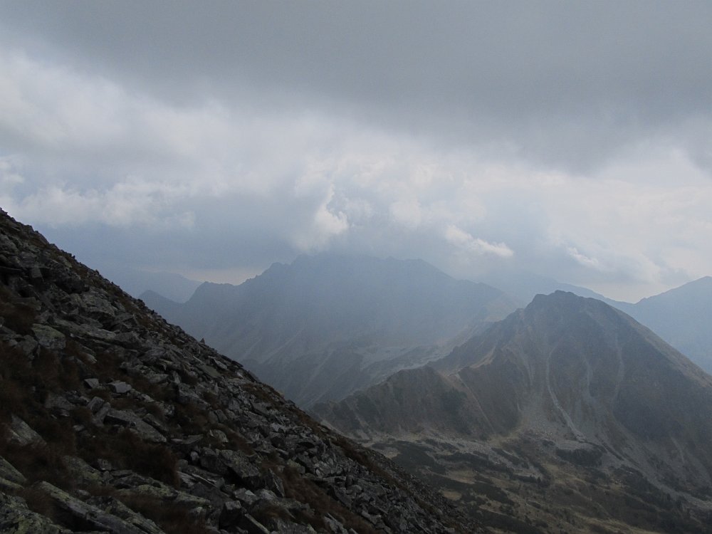 IMG_3843.JPG - Seitenblick zu Knaudachkogel rechts und in Wolken der Gamskogel (die Gamskögel)