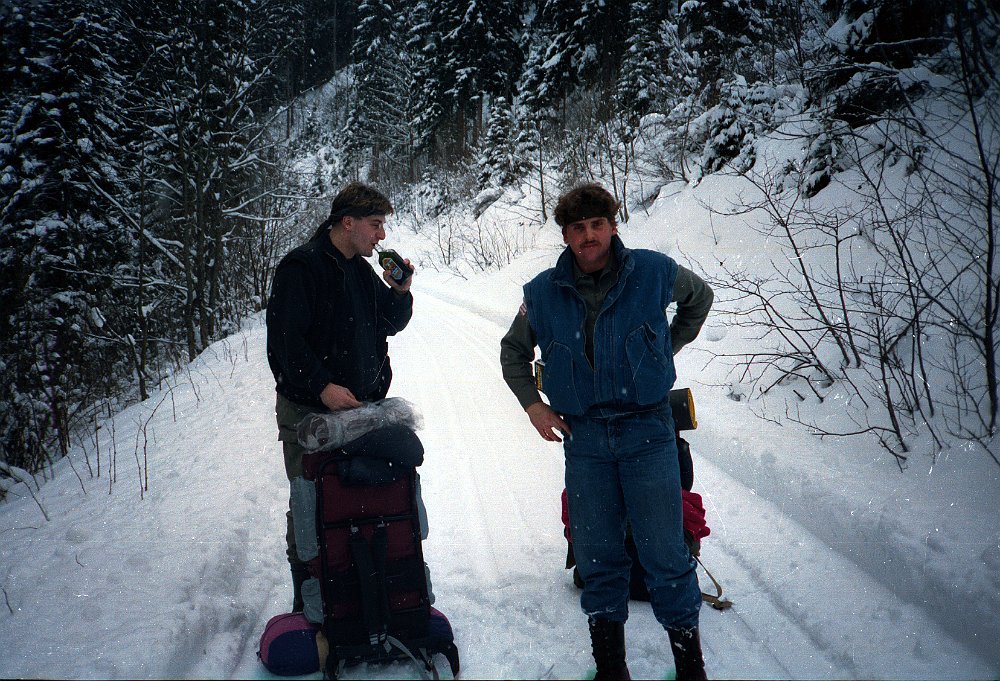 04.jpg - Das war im März 1990 eine Loipe. Mariazeller Jagersaftl habe ich heute aber keins mit.
