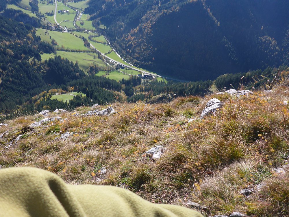 P1060930.JPG - Naja, geht schon runter, da möchte man im Schnee nicht ausrutschen.