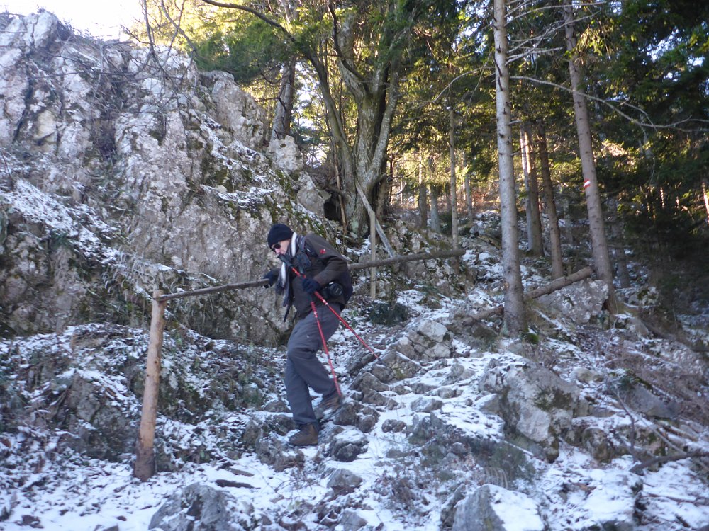 P1070016.JPG - "Schlüsselstselle" im Abstieg. Der Schnee machts schon rutschiger als nötig.