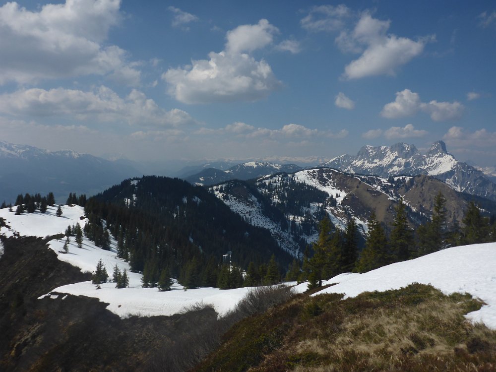 P1080192.JPG - Wieder am Trockenen gibt es nun eine Pause mit Blick auf die "Admonter Trilogie" (Kaibling, Sparafeld, Reichenstein)