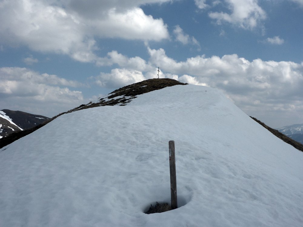 P1080202.JPG - Erneut Schneegestapfe..
