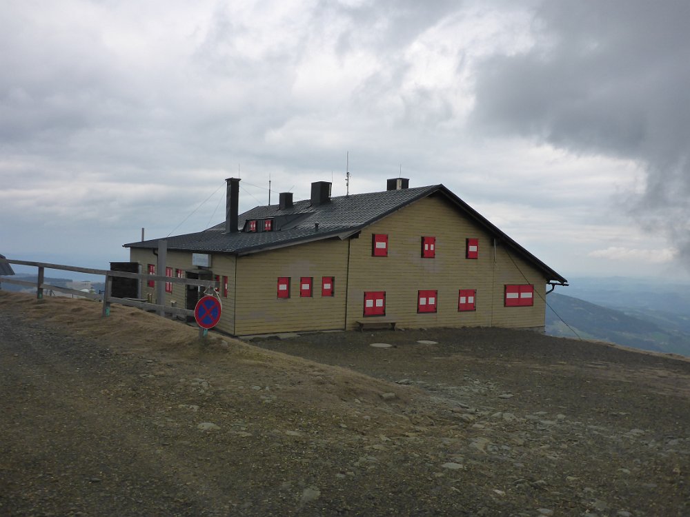 P1080308.JPG - Das Wetterkoglerhaus hat noch zu...