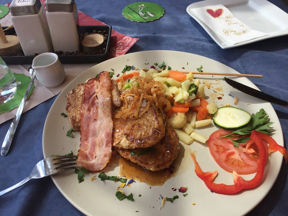 IMG_3186.JPG - Jetzt gibts ein Mittagessen...