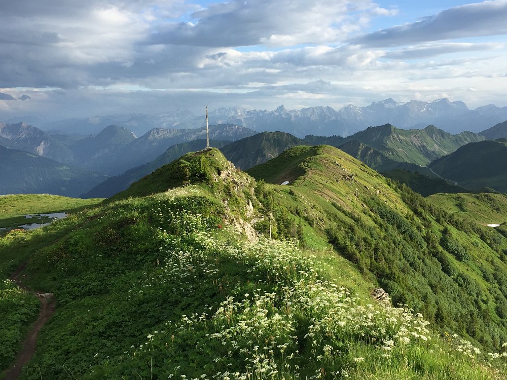 IMG_3749.JPG - Hin und wieder kommt die Sonne durch, frisch ists.