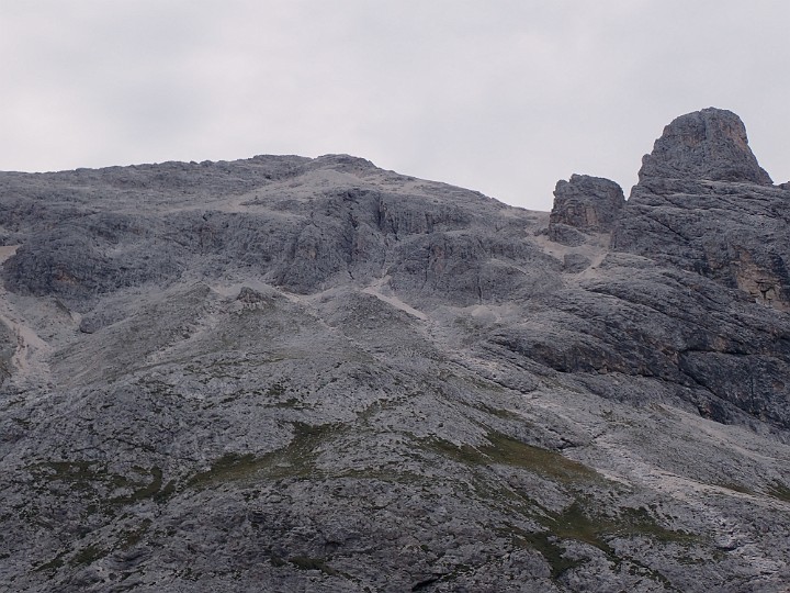 08280633.JPG - Seitenblick zum Cima Scalieret (2887m), den wir heute doch auslassen werden.