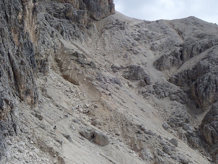 08280650.JPG - Noch ein kurzer Seitenblick zum Aufstieg Kesselkogel bzw Cima Scalieret nach rechts.