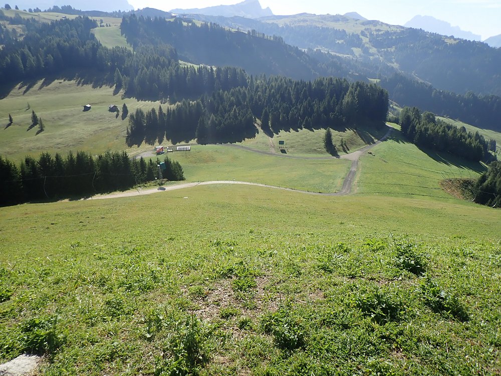 08300839.JPG - Die Piste, die ich im Winter gerne mal abfahre.