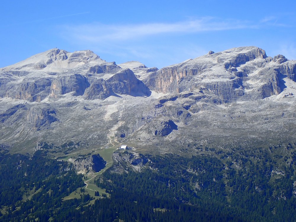 08300879.JPG - Zoom auf die Vallon- eine schwarze Piste in den Felsen, die aber speziell in der Früh, noch präpariert, bei schönem Wetter ein Traum ist.