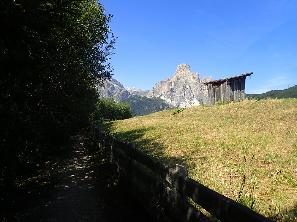 08300923.JPG - Der Weg ist aber auch recht nett und bequem.