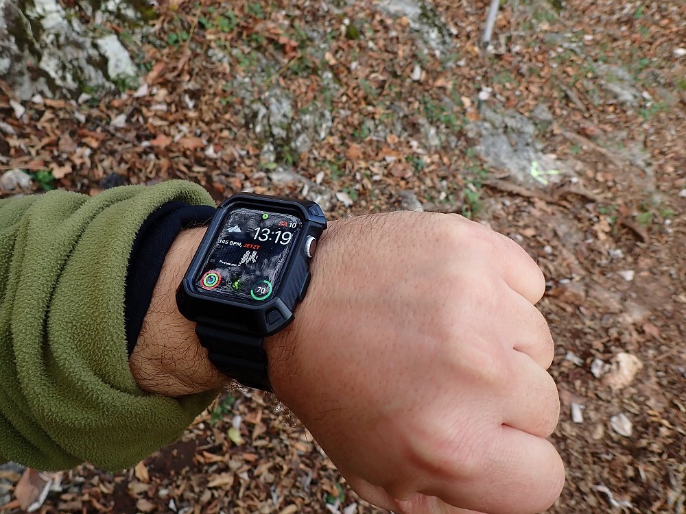 0B103247.JPG - Die Apple Watch im "Sportgewand" (Das Glas Spiegelt komisch, schaut sonst nicht so aus)