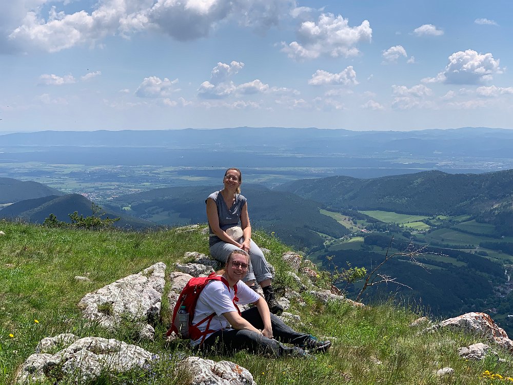 IMG_2313.jpg - Da ist leicht Grinsen. Warmes Wetter, schöner Ausblick, und ein gemütliches Platzerl.