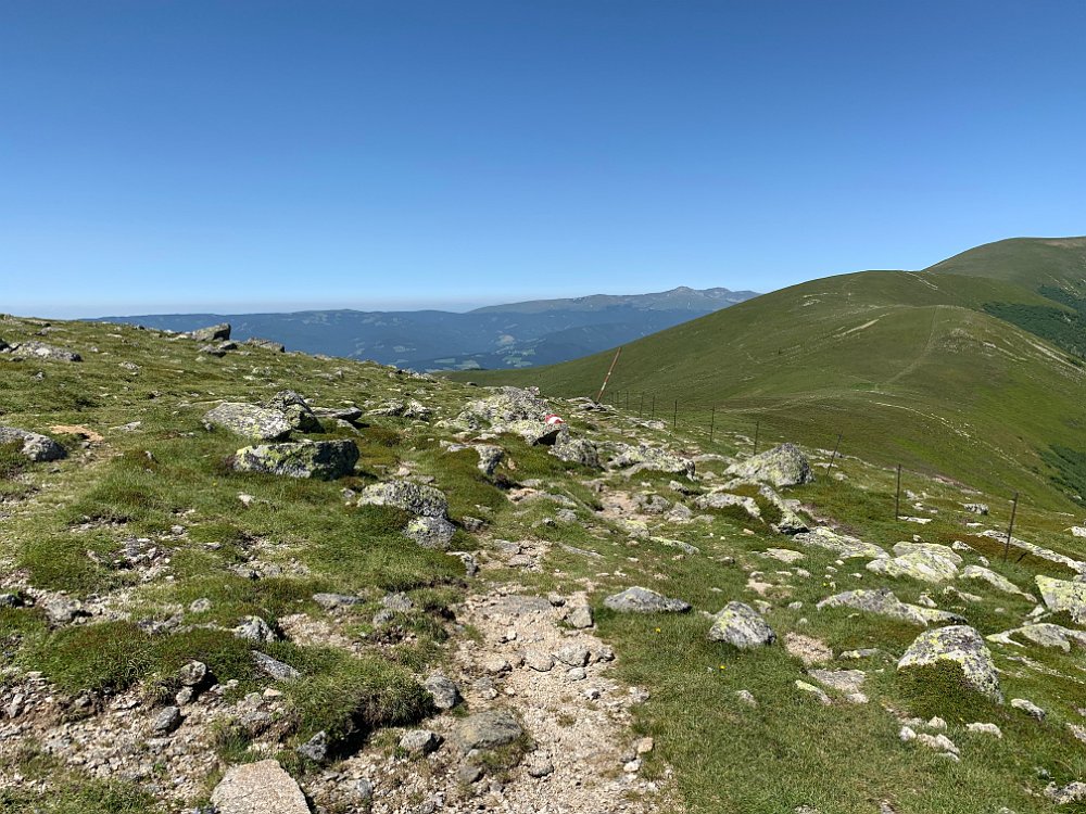 IMG_2665.jpg - Weiter gehts. Seichter Abstieg vom Speikkogel Richtung Hofalmkogel