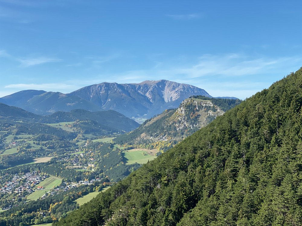 2019.10.13 11.21.13.jpg - ...um diesen Ausblick zu genießen. Schneeberg und Geländ.