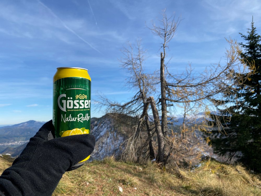 2019.11.01 14.09.34.jpg - ...mit dem traditionellen Gipfelradler.