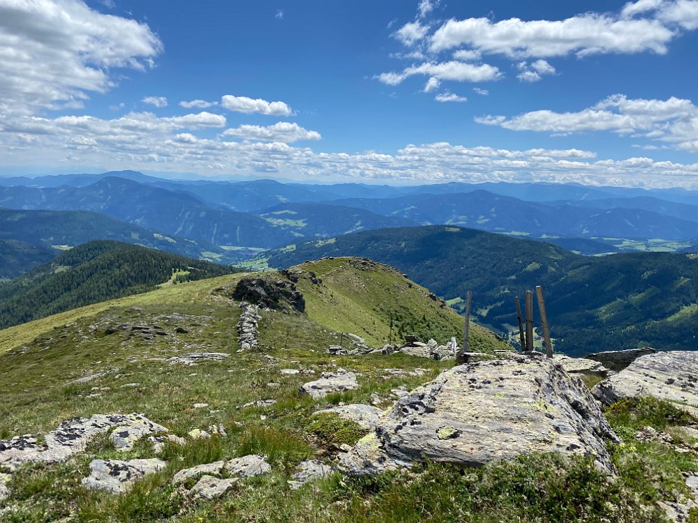 IMG_4313.jpg - Der Ausblick über den Wiesengrat ist auch grandios.