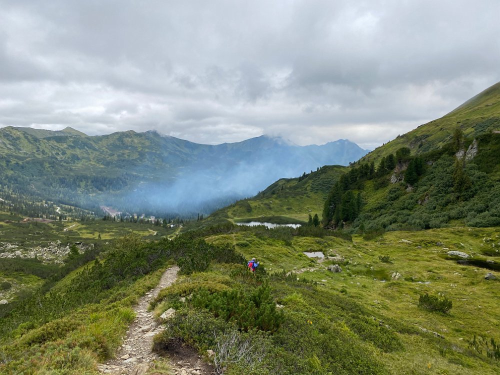 IMG_5629.jpg - Rauch zieht vom Tal herauf..