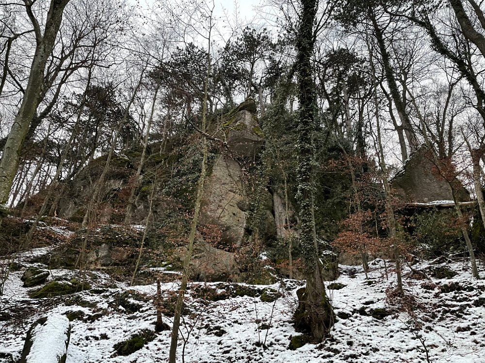 IMG_1084.jpg - Vorbei an imposanten Felsen