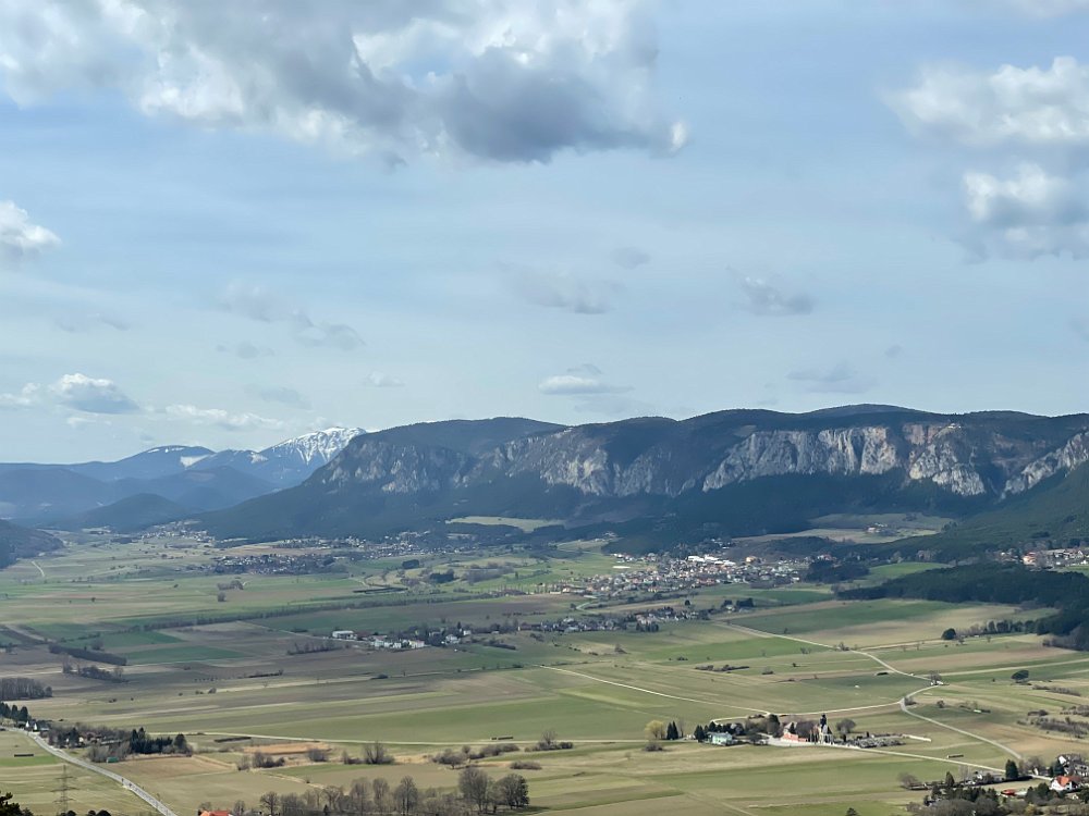 IMG_1858.jpg - Blick zur Hohen Wand und zum Schneeberg. herrlich