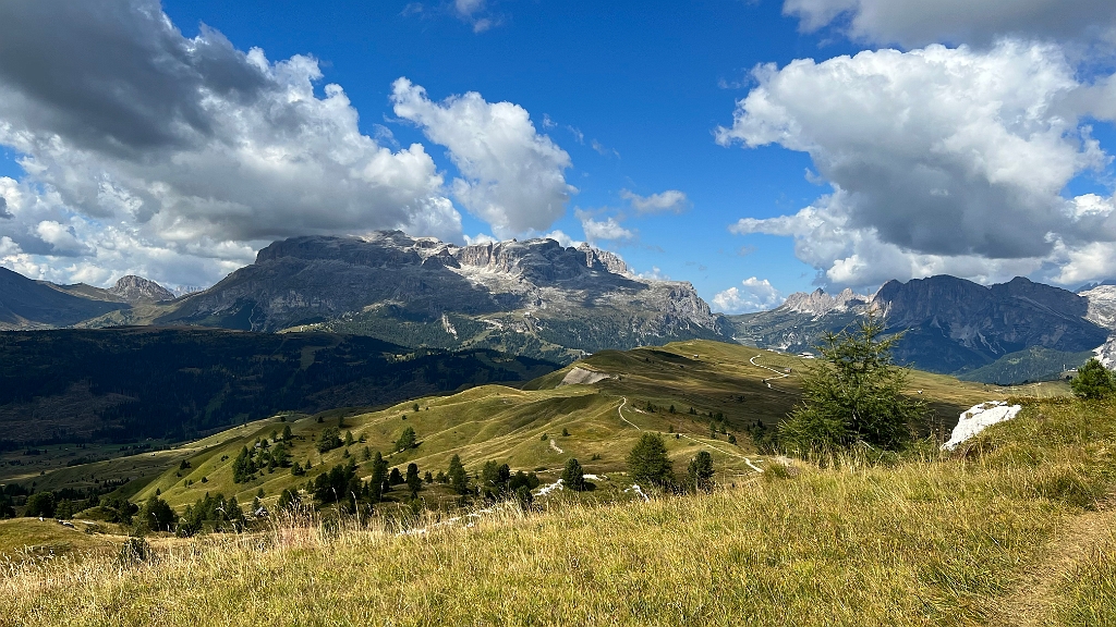 2022.08.29 11.26.18.jpg - Piz Boé, ja, da waren wir auch schon oben. Einmal am Gipfel per pedes, einmal mit der Gondel hinauf und dann durchs Mittagstal nach Kolfuschg