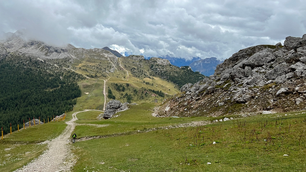 2022.08.31 13.01.59.jpg - Wir steigen weiter die Piste hinab..