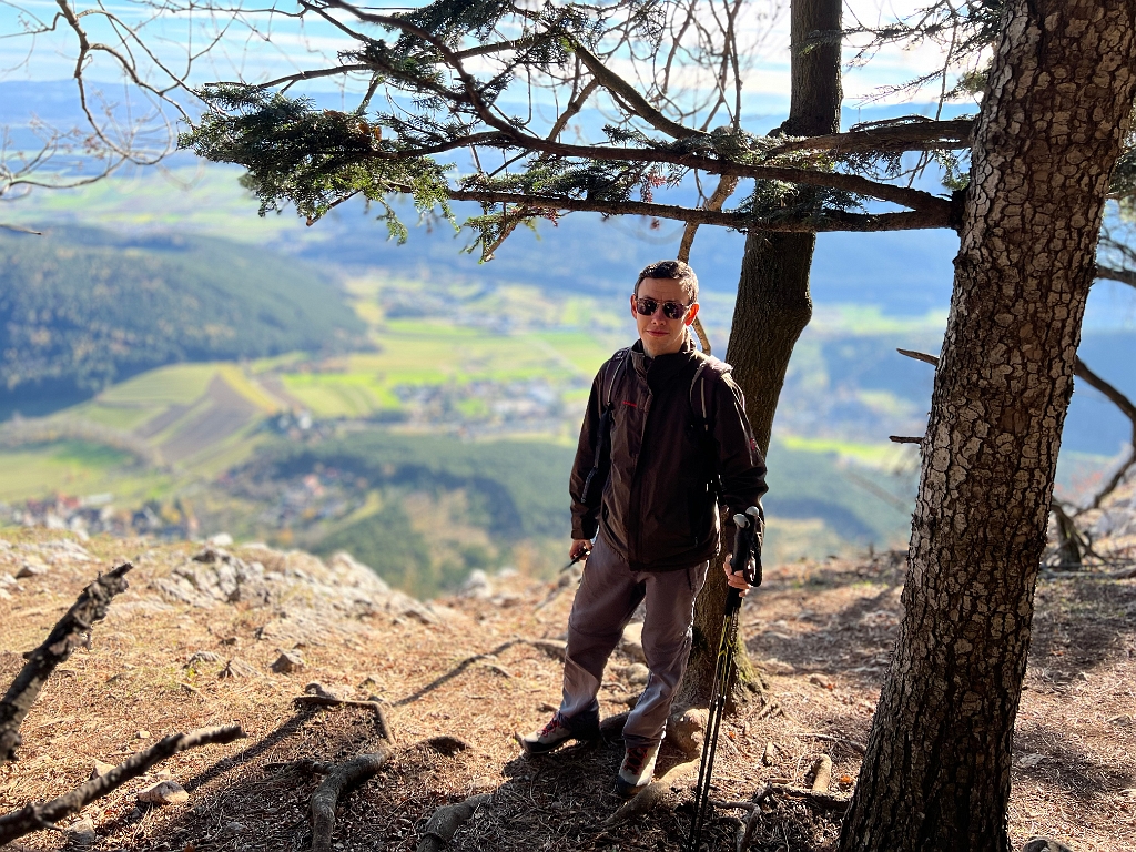2022.11.12 12.53.40.jpg - Weiter gehts am Abhang entlang...